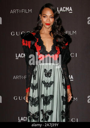 LOS ANGELES, CALIFORNIE - Le 02 novembre : Zoe Saldana arrive au LACMA Art Film Gala présenté par Gucci le 02 novembre, 2019 à Los Angeles, Californie. Photo : CraSH/imageSPACE/MediaPunch Banque D'Images