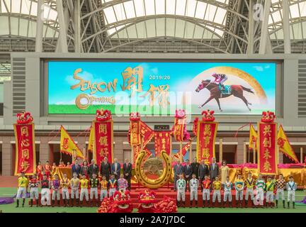 Performance à la cérémonie d'ouverture de la saison 2019/2020 La Course de chevaux dans le sud de la Chine, région administrative spéciale de Hong Kong, le 1er septembre 2019. T Banque D'Images