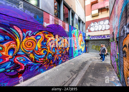 03 Nov 19. Melbourne, Victoria, Australie. Croft Alley à Melbourne est plein de street art et attire les touristes et les habitants. Banque D'Images