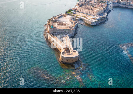 Syracuse en Sicile. Vue aérienne de la forteresse de Maniace à Ortygie. Banque D'Images