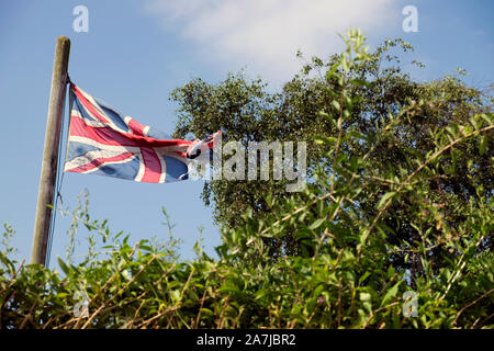 Déchiré en lambeaux et Union Jack flag Banque D'Images
