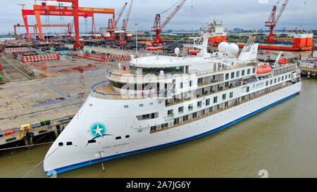 Une vue aérienne de Chinois premier self-made polar expedition cruise ship, répertorié comme Greg Mortimer et va commencer une jeune fille de 12 jours un voyage polaire Banque D'Images