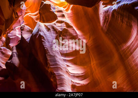 Dans des formations de grès célèbre Antelope Canyon en Arizona, États-Unis Banque D'Images