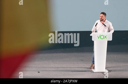 Oviedo, Espagne. 09Th Nov, 2019. Oviedo, Espagne : le président de VOX, Santiago Abascal parle pendant l'acte avec Santiago Abascal dans le Palais des Congrès et Expositions Ville de Oviedo à Oviedo, Espagne le 02 novembre 2019. (Photo par Alberto Brevers/Pacific Press) Credit : Pacific Press Agency/Alamy Live News Banque D'Images