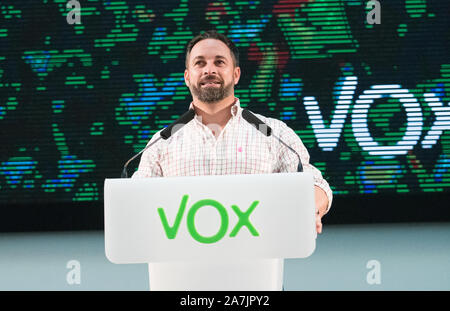 Oviedo, Espagne. 09Th Nov, 2019. Oviedo, Espagne : le président de VOX, Santiago Abascal parle pendant l'acte avec Santiago Abascal dans le Palais des Congrès et Expositions Ville de Oviedo à Oviedo, Espagne le 02 novembre 2019. (Photo par Alberto Brevers/Pacific Press) Credit : Pacific Press Agency/Alamy Live News Banque D'Images