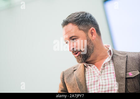 Oviedo, Espagne. 09Th Nov, 2019. Oviedo, Espagne : le président de VOX, Santiago Abascal avant la loi au cours de la loi avec Santiago Abascal dans le Palais des Congrès et Expositions Ville de Oviedo à Oviedo, Espagne le 02 novembre 2019. (Photo par Alberto Brevers/Pacific Press) Credit : Pacific Press Agency/Alamy Live News Banque D'Images