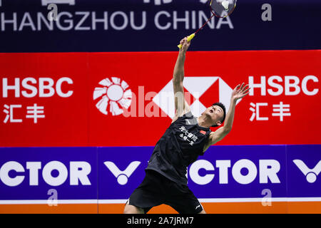 Joueur de badminton professionnel chinois Chen Long est en concurrence contre joueur de badminton professionnel malaisien Lee Zii Jia à la première série de Victor Chin Banque D'Images