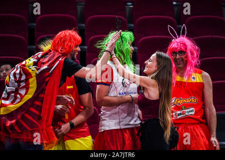 L'Espagnol fans acclamer l'Espagne à l'Espagne contre l'Australie de 2019 demi-finale de la Coupe du Monde de Basket-ball de la FIBA à Beijing, Chine, 13 septembre 2019. Banque D'Images