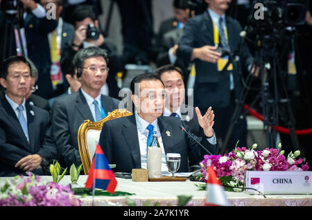 Bangkok, Thaïlande. 29Th sep 2019. Le Premier ministre chinois Li Keqiang aborde la 22e Chine-ASEAN (101) des chefs d'État à Bangkok, Thaïlande, le 3 novembre 2019. Credit : Zhai Jianlan/Xinhua/Alamy Live News Banque D'Images