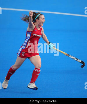 Grande-bretagne Laura Unsworth célèbre marquant ainsi son deuxième but de côtés du jeu pendant l'épreuve de qualification olympique de hockey FIH à Lee Valley Hockey and Tennis Centre, Londres. Banque D'Images