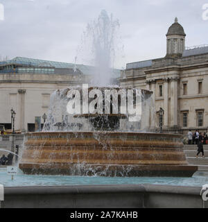 29 octobre 2019 Fontaine, Trafalgar Square, Londres, Royaume-Uni. Banque D'Images