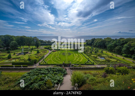 Jardins de l'ancien château de Dunrobin à Sutherland, dans les Highlands en Écosse Banque D'Images