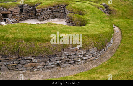 Skara Brae, un site néolithique en pierre sur la baie de Skaill sur le continent, la plus grande île de l'archipel des Orcades en Écosse. Banque D'Images