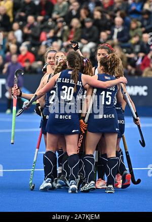 Stratford, London, UK. 3 novembre 2019. Les joueurs Chili célèbrent leur but. Grande-bretagne v Chili. Womens hockey FIH qualificatif. Lee Valley hockey et tennis center. Stratford. Londres. United Kingdom. Garry Crédit/PicturesAlamy sous gaine dans le sport Live News. Banque D'Images