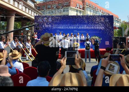 Photo de la cérémonie d'ouverture de la Semaine de la culture allemande 2019 et la 9e foire commerciale allemande à l'est de Qingdao, province du Shandong, Chine 5 Septembre Banque D'Images