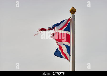 Le syndicat britannique drapeau en lambeaux. The Tudor, Hoy, Orkney, Scotland Banque D'Images