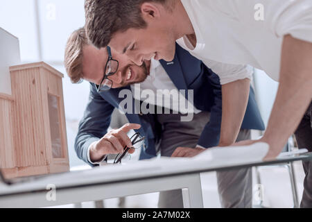 Collègue architectes plan du nouveau projet Banque D'Images