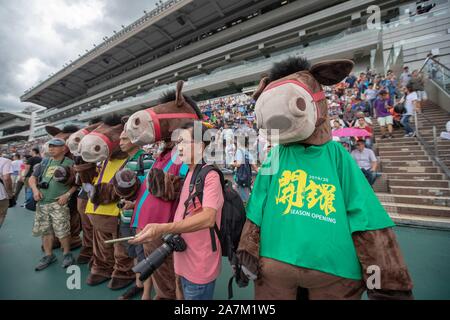 Performance à la cérémonie d'ouverture de la saison 2019/2020 La Course de chevaux dans le sud de la Chine, région administrative spéciale de Hong Kong, le 1er septembre 2019. T Banque D'Images