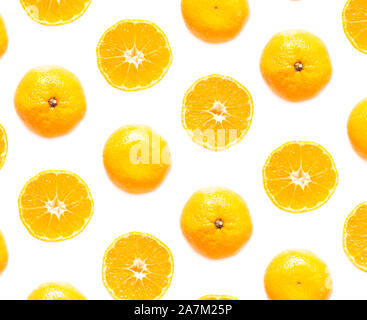 Les oranges sur fond blanc Banque D'Images