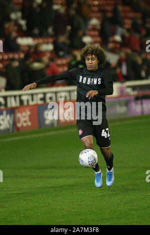 Barnsley, dans le Yorkshire, UK. 1er novembre 2019. Han-Noah Massengo de Bristol City se réchauffe avant le montage du Championnat Skybet entre Barnsley et Bristol City. Banque D'Images