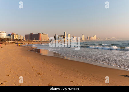 Durban-South Africa-August 2019- Un début d'hivers matin voir devant la plage de Durban Banque D'Images