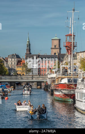 Copenhague, Danemark - septembre 21, 2019 : Une scène typique de l'un des canaux de la ville. Banque D'Images