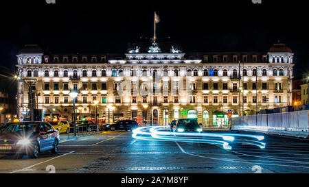 HELSINGBORG, Suède - le 29 octobre 2019 : la nuit, scène de l'immeuble continental palace à Helsingborgs centre-ville. Banque D'Images