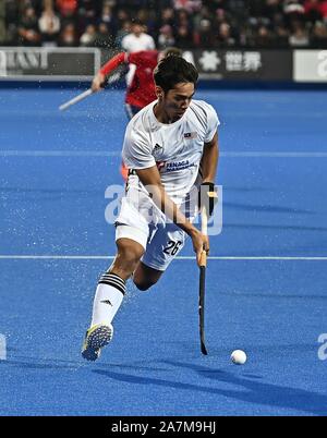 Stratford. United Kingdom. 03 novembre 2019. Saabah Shahril (Malaisie). Grande-bretagne v de la Malaisie. Mens FIH hockey olympique de qualification. Lee Valley hockey et tennis center. Stratford. Londres. United Kingdom. Garry Crédit/Sport sous gaine en images/Alamy Live News. Banque D'Images