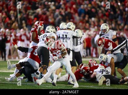 Bloomington, États-Unis. 09Th Nov, 2019. Indiana University's Jamar Johnson célèbre après le nord-ouest a remis la balle au cours de la NCAA college football match au Memorial Stadium à Bloomington.Les Hoosiers battre les Wildcats 34-3. Credit : SOPA/Alamy Images Limited Live News Banque D'Images