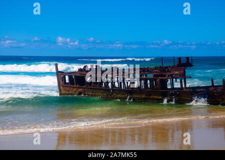 Photo de l'épave du Maheno SS sur Fraser Island avec un ciel sans nuages en arrière-plan. Fraser Island est situé au large de Queensland d'easte Banque D'Images