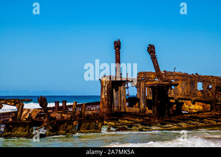 Photo de l'épave du Maheno SS sur Fraser Island avec un ciel sans nuages en arrière-plan. Fraser Island est situé au large de Queensland d'easte Banque D'Images