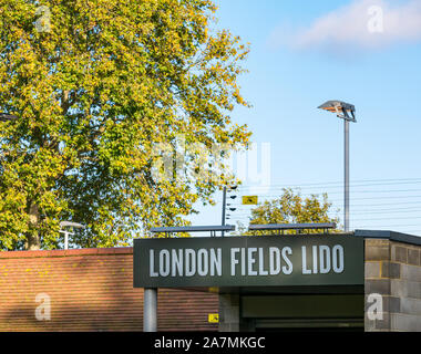 Champs Nom Lido Londres signe, Hackney, Londres, Angleterre, RU Banque D'Images