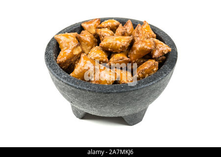 Pile de crunchy bretzels de remplissage avec des collations oreillers Banque D'Images