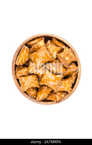 Pile de crunchy bretzels de remplissage avec des collations oreillers Banque D'Images