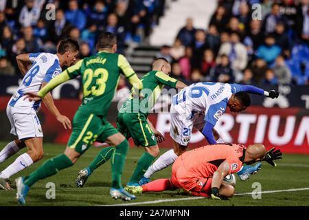 Estadio Municipal de Butarque, Madrid, Espagne. 29Th sep 2019. La Liga Football, le Club Deportivo Leganés contre Sociedad Deportiva Eibar ; Youssef En-Nesyri (CD Leganes) scores pour le rendre 1-0 - usage éditorial : Action Crédit Plus Sport/Alamy Live News Banque D'Images