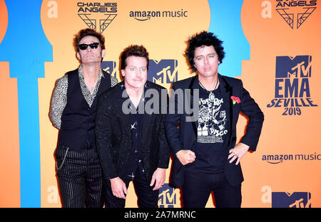 Tre Cool, Mike Dirnt et Billie Joe Armstrong de Green Day qui fréquentent les MTV Europe Music Awards 2019, qui a eu lieu à la Conférence et des Expositions Fibes de Séville, Espagne. Banque D'Images