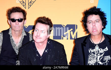 Tre Cool, Mike Dirnt et Billie Joe Armstrong de Green Day qui fréquentent les MTV Europe Music Awards 2019, qui a eu lieu à la Conférence et des Expositions Fibes de Séville, Espagne. Banque D'Images