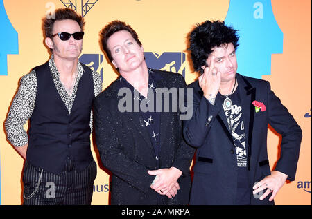 Tre Cool, Mike Dirnt et Billie Joe Armstrong de Green Day qui fréquentent les MTV Europe Music Awards 2019, qui a eu lieu à la Conférence et des Expositions Fibes de Séville, Espagne. Banque D'Images