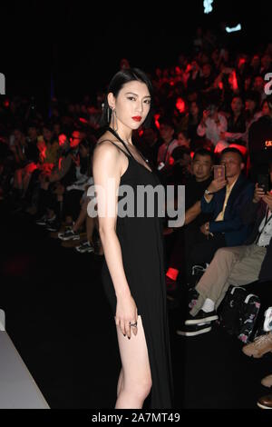 Modèle et actrice japonaise Ayaka Miyoshi assiste au Gala de la mode internationale Belle à Shanghai, Chine, le 24 septembre 2019. Banque D'Images
