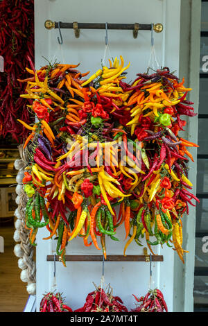 Poivre colorés dans les rues de Palma, Espagne. Banque D'Images