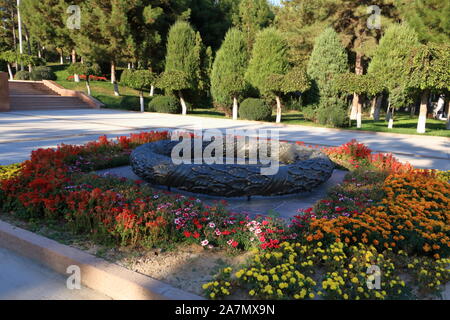 Flamme éternelle, Bratskiye Mogily Monument à Tachkent en Ouzbékistan Banque D'Images