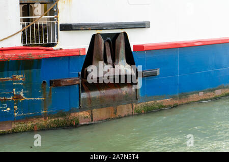 Un ancrage de navires sur le côté d'un navire Banque D'Images