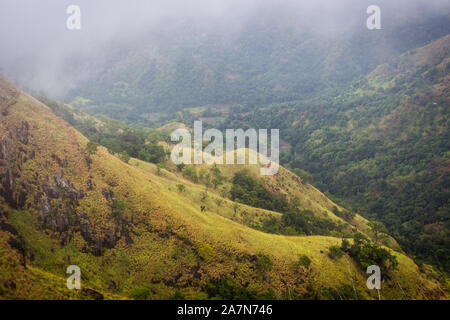 Vue de l'environnement friendly guest houses construire sur une montagne Banque D'Images