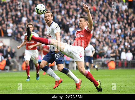 Londres, ANGLETERRE - 2 mars, 2019 : Harry Kane, de Tottenham et Laurent Koscielny d'Arsenal en photo au cours de la Premier League 2018/19 match entre Tottenham Hotspur et Arsenal FC au stade de Wembley. Banque D'Images