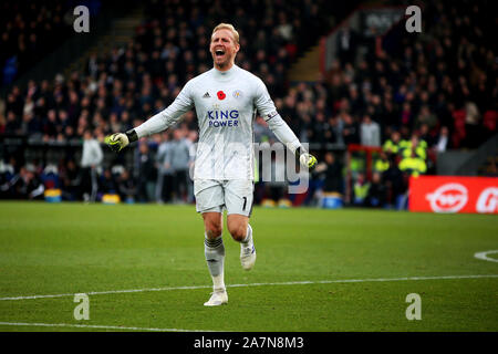 Londres, Royaume-Uni. 06Th Nov, 2019. Kasper Schmeichel de Leicester City célèbre son deuxième but durant le premier match de championnat entre Crystal Palace et Leicester City at Selhurst Park, Londres, Angleterre. Smeeth photo de Tom. Usage éditorial uniquement, licence requise pour un usage commercial. Aucune utilisation de pari, de jeux ou d'un seul club/ligue/dvd publications. Credit : UK Sports Photos Ltd/Alamy Live News Banque D'Images