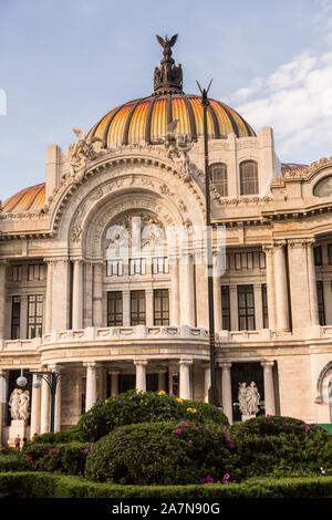 Palacio de Bellas Artes sur Alameda Central dans la ville de Mexico, Mexique. Banque D'Images