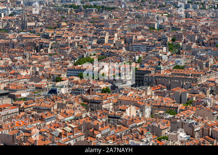 Vue d'été sur les toits de Marseille (centre de la ville). Bouches-du-Rhône (13), Provence-Alpes-Côte d'Azur, France, Europe Banque D'Images