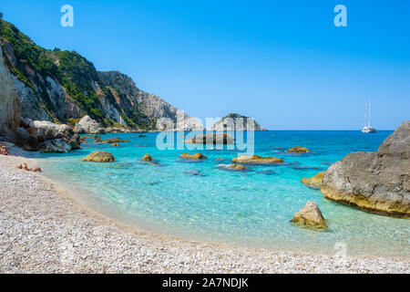 Célèbre Petanoi Beach sur l'île de Céphalonie, Grèce. Banque D'Images