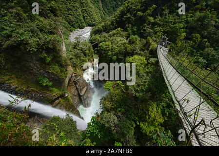 La belle chute d'Paílón Del Diablo, Baños de Agua Santa, Equateur Banque D'Images