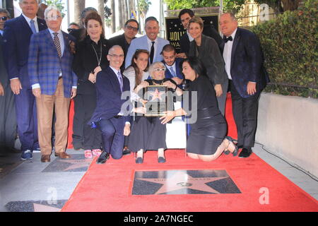 Le 27 octobre 2019, Hollywood, Californie, USA : J16078CHW.La Chambre de commerce de Hollywood honore Directeur Lina Wertmuller avec étoile sur le Hollywood Walk of Fame.7080 Hollywood Boulevard, Hollywood, Californie, USA .10/28/2019 .JEFF ZARRINNAM, VIN DI BONA, LINA WERTMULLER, David O. RUSSELL, Eli Roth, Mitch O'FARRELL, PASCAL VICEDOMINI, RANA GHADBAN, MARIA ZULIMA WERTMULLER-TRAVAIL ET DONELLE DADIGAN.Â©Clinton H.Wallace/Photomundo/ Photos International Inc (crédit Image : © Clinton Wallace/Globe Photos via Zuma sur le fil) Banque D'Images